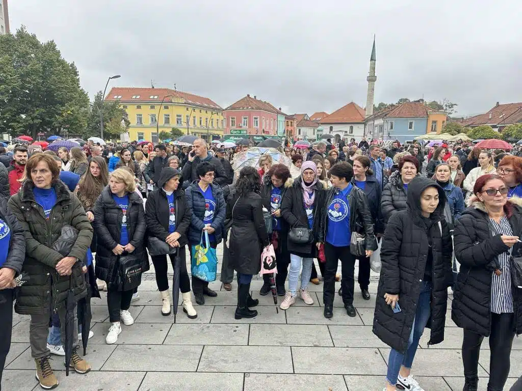 Mirni protesti na Trgu slobode u Tuzli pod sloganom “I ti možeš biti ta osoba”