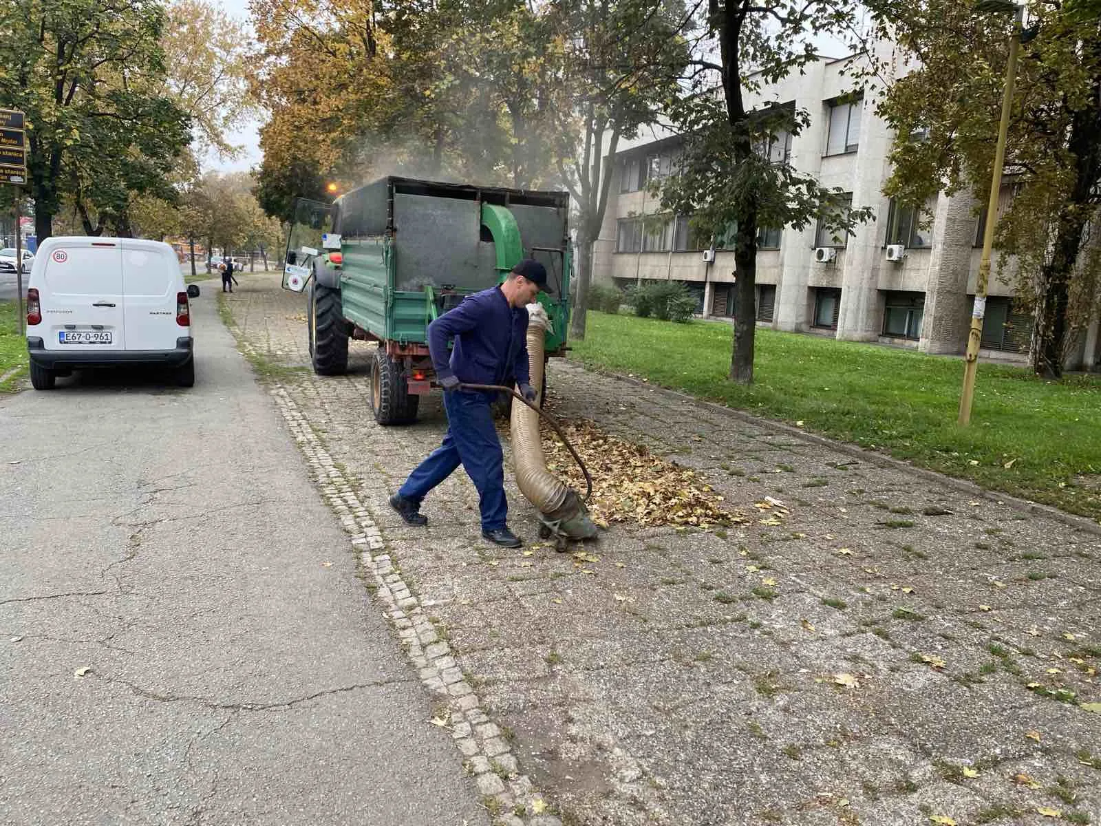 U toku radovi na jesenjem uređenju u Tuzli (Foto)