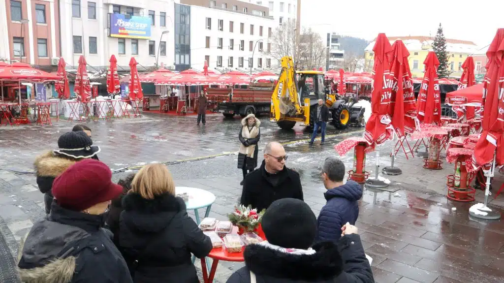 Na Trgu slobode u Tuzli obilježen katolički Božić (FOTO) Na Trgu slobode u Tuzli obilježen katolički Božić (FOTO)