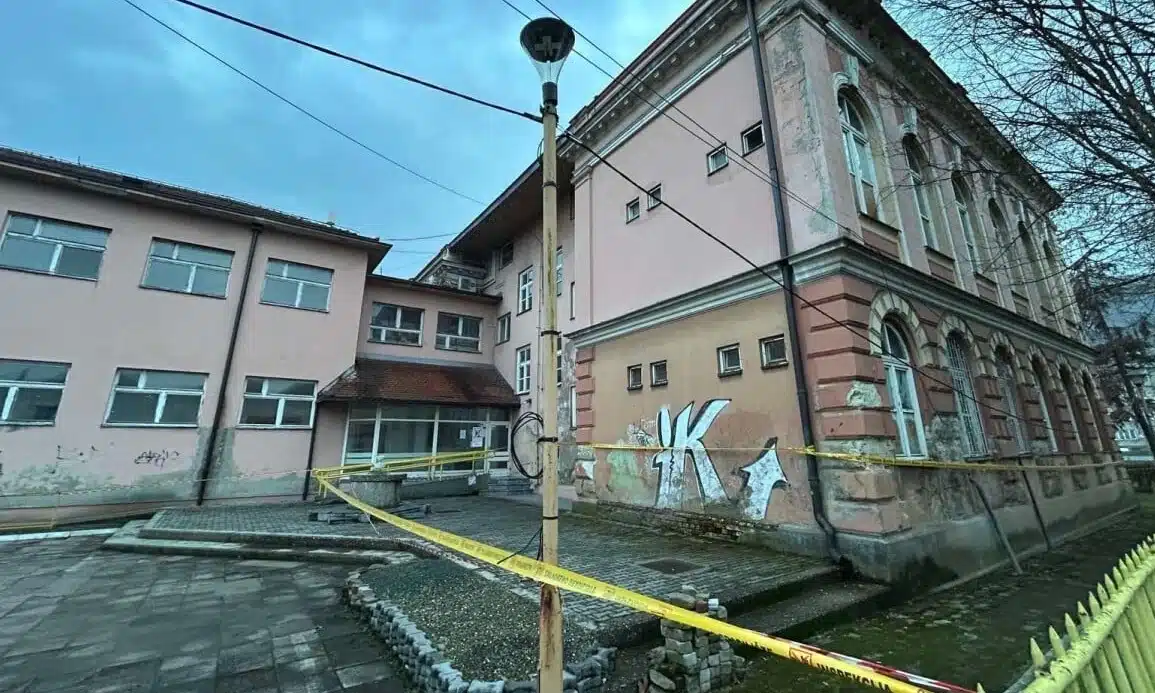 Inspekcija zatvorila jednu od urušenih zgrada Fakulteta elektrotehnike u Tuzli