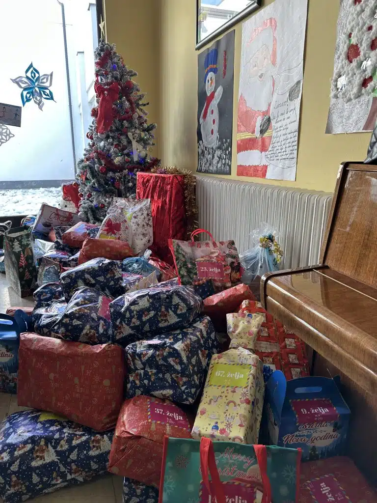 BCC i građani Tuzle oživjeli želje djece bez roditelja BCC i građani Tuzle oživjeli želje djece bez roditelja