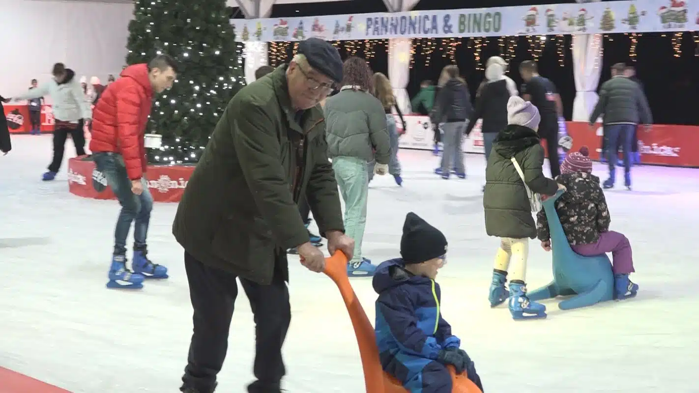Održani prvi besplatni časovi klizanja na tuzlanskom klizalištu (VIDEO)