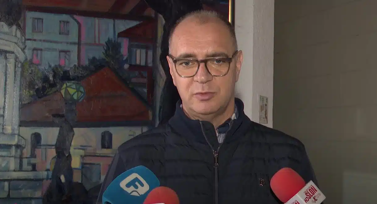 Gradonačelnik Tuzle: Oštro osuđujemo vandalski čin u Sabornom hramu