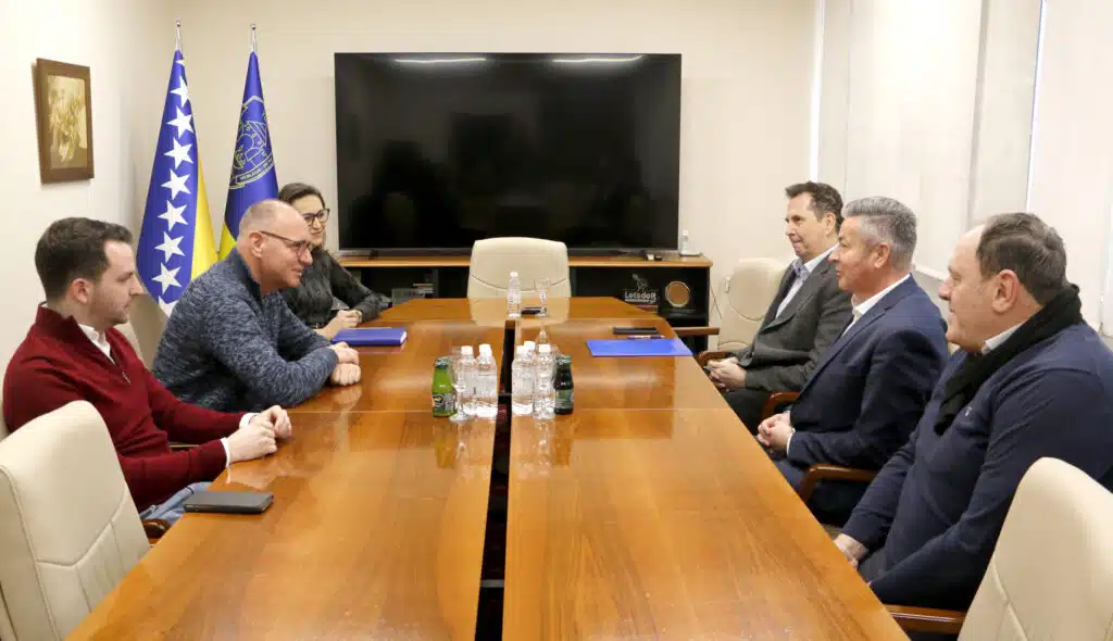 U Gradskoj upravi Tuzle održan sastanak s predstavnicima IPSA Instituta o prostornom planu Tuzlanskog kantona
