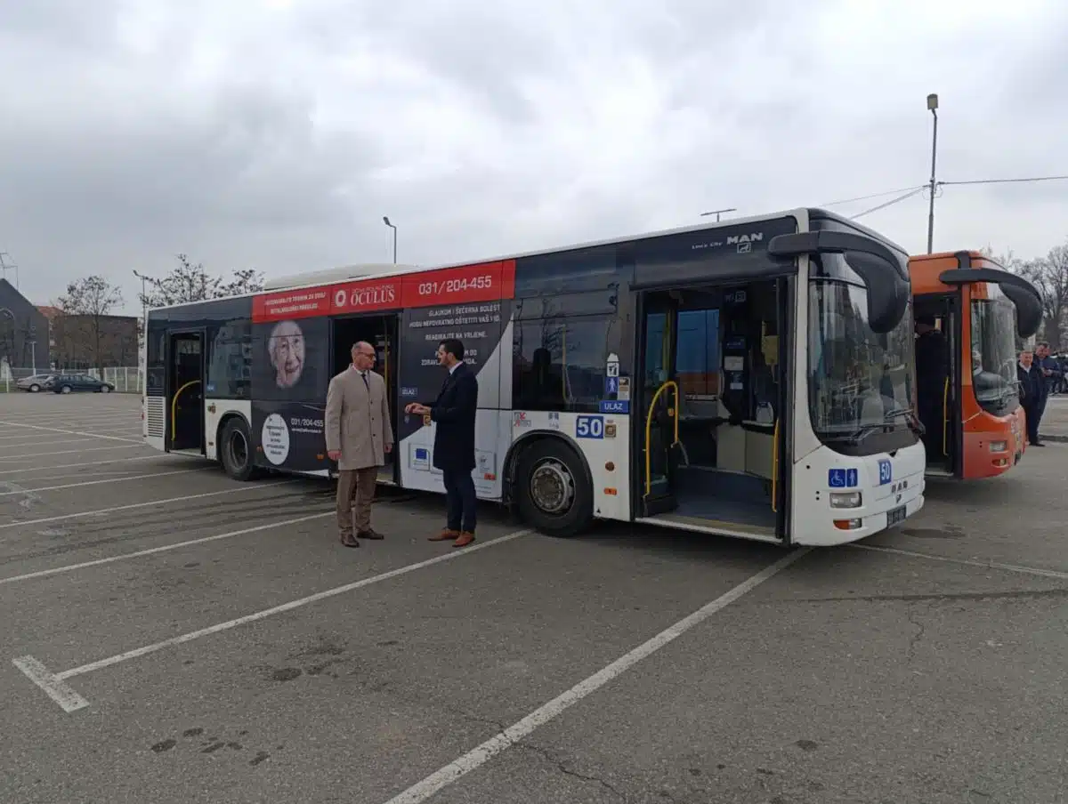 Tuzla od Osijeka dobila dva autobusa (VIDEO)