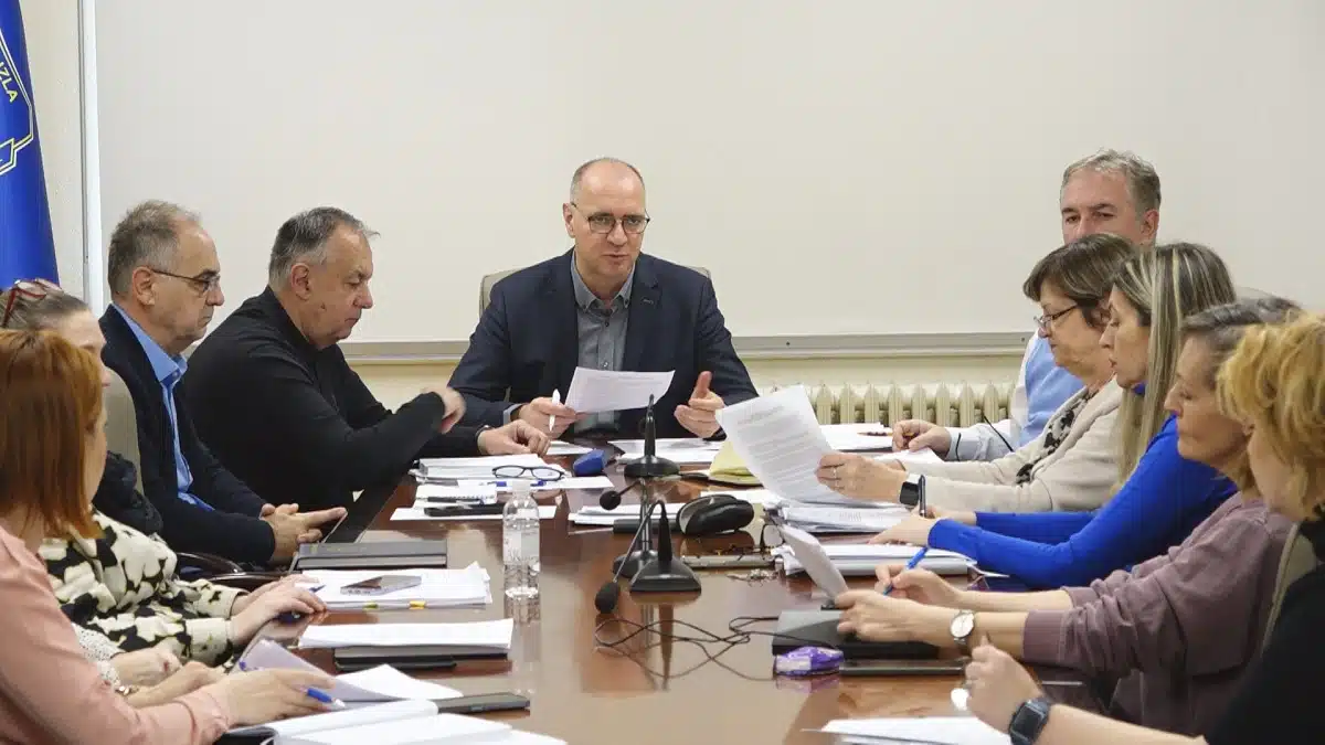 Održana sjednica Kolegija gradonačelnika, izdvojen novac za refundiranje dijela troškova gradskog i prigradskog prijevoza (VIDEO)
