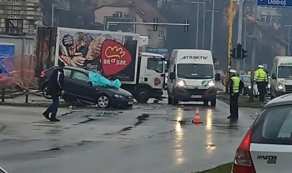 U teškoj saobraćajnoj nesreći u Tuzli poginula jedna osoba