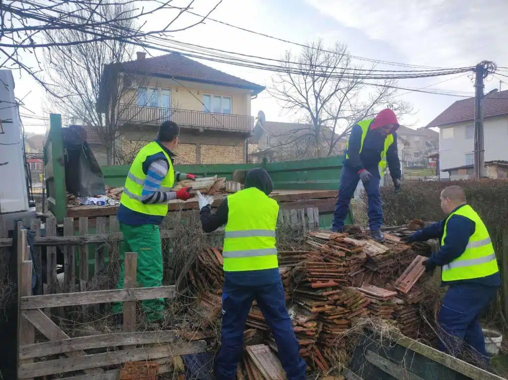 U Tuzli počele aktivnosti proljetnog čišćenja i uređenja javnih površina (FOTO) U Tuzli počele aktivnosti proljetnog čišćenja i uređenja javnih površina (FOTO)
