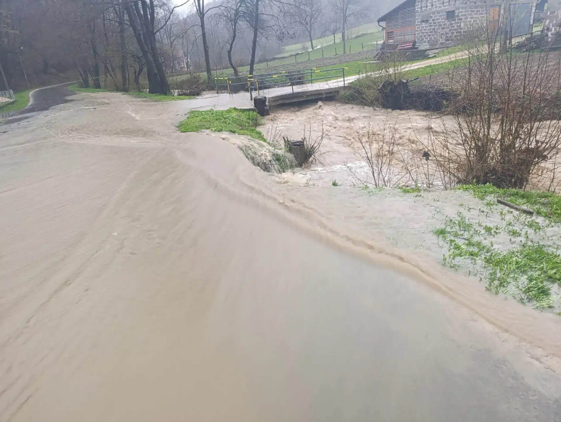 Poplave u većem dijelu TK, najsloženije stanje u Gračanici