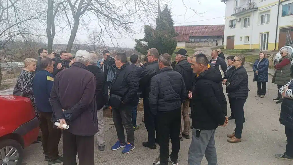 Mještani Morančana kod Tuzle protestovali protiv prodaje crkvenog zemljišta
