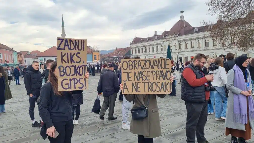 Najavljen bojkot učenika i studenata u TK zbog ukidanja saobraćajnih linija