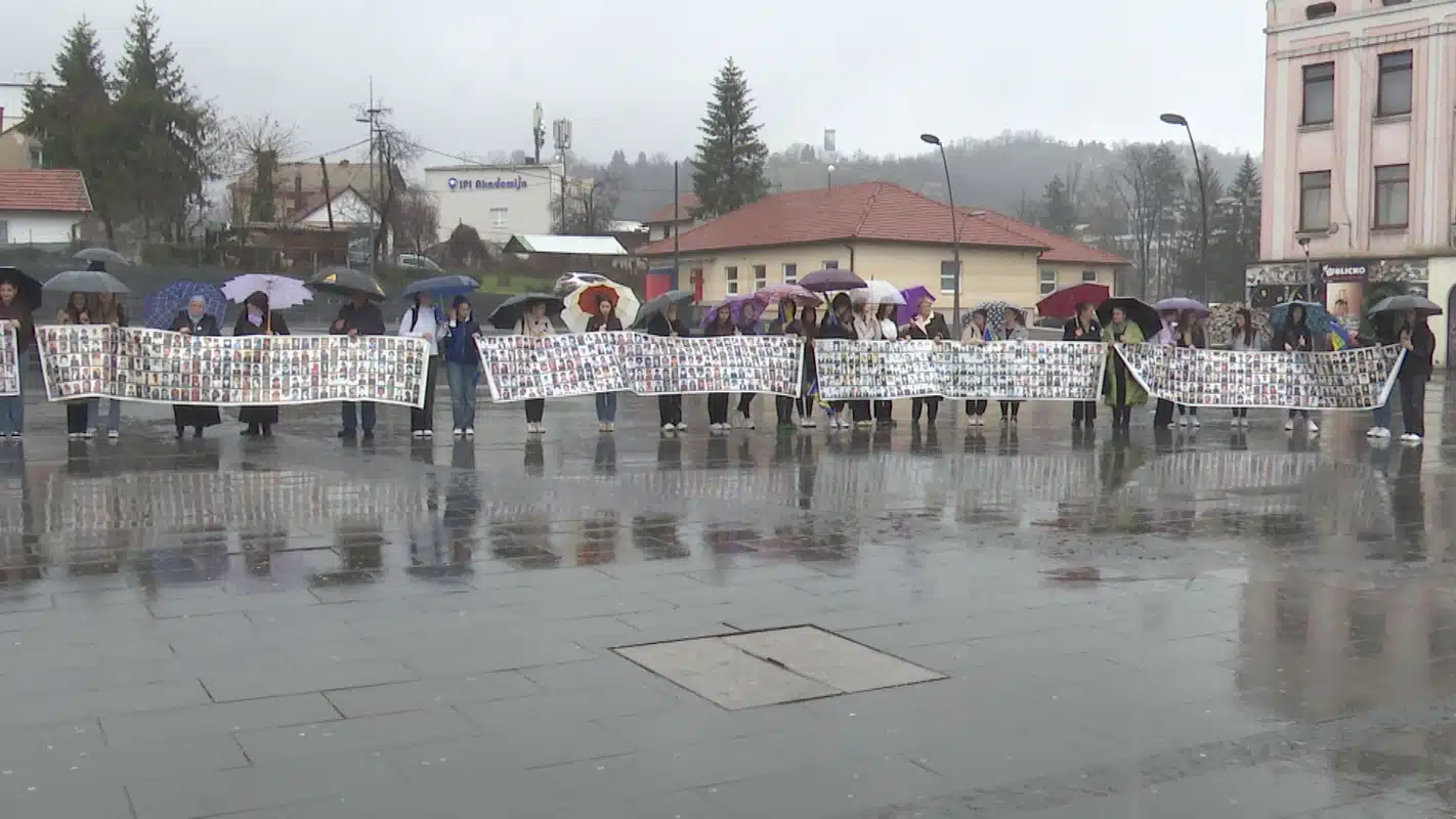 Još jedan mirni protest žena Srebrenice (VIDEO)