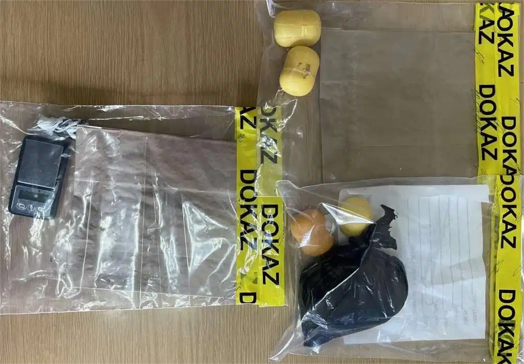 U akciji MUP-a TK zaplijenjene opojne droge, uhapšene četiri osobe (FOTO) U akciji MUP-a TK zaplijenjene opojne droge, uhapšene četiri osobe (FOTO)