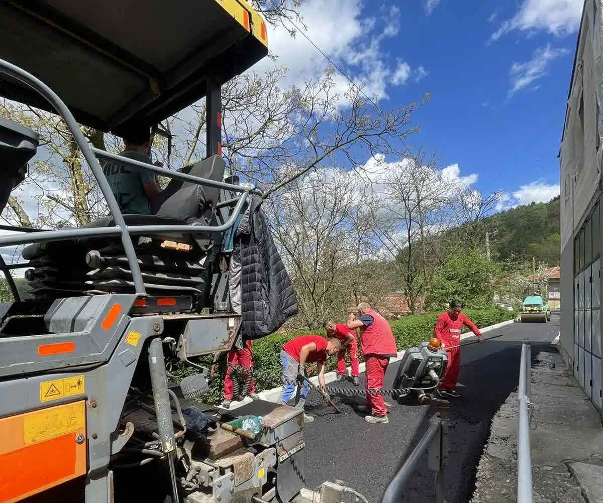 U toku završni radovi na sanaciji kolovoza u tuzlanskoj ulici Slavka Mičića