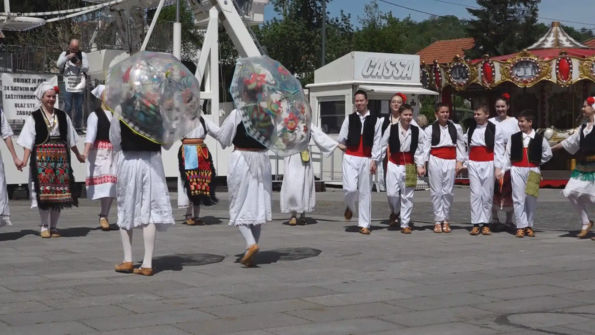 Vaskrs i Uskrs obilježeni na Trgu Slobode u Tuzli (VIDEO)