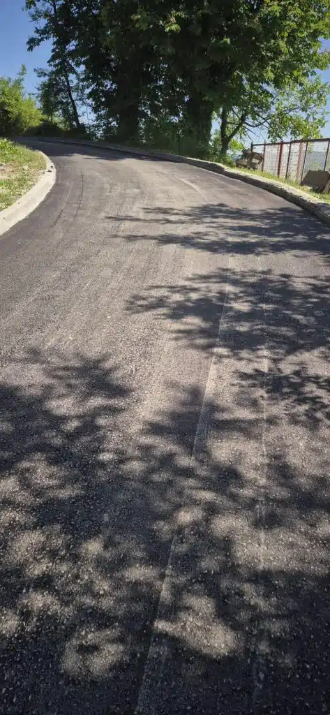 Završna faza radova na sanaciji kolovoza u dijelu tuzlanske ulice Put Ilinčica Završna faza radova na sanaciji kolovoza u dijelu tuzlanske ulice Put Ilinčica