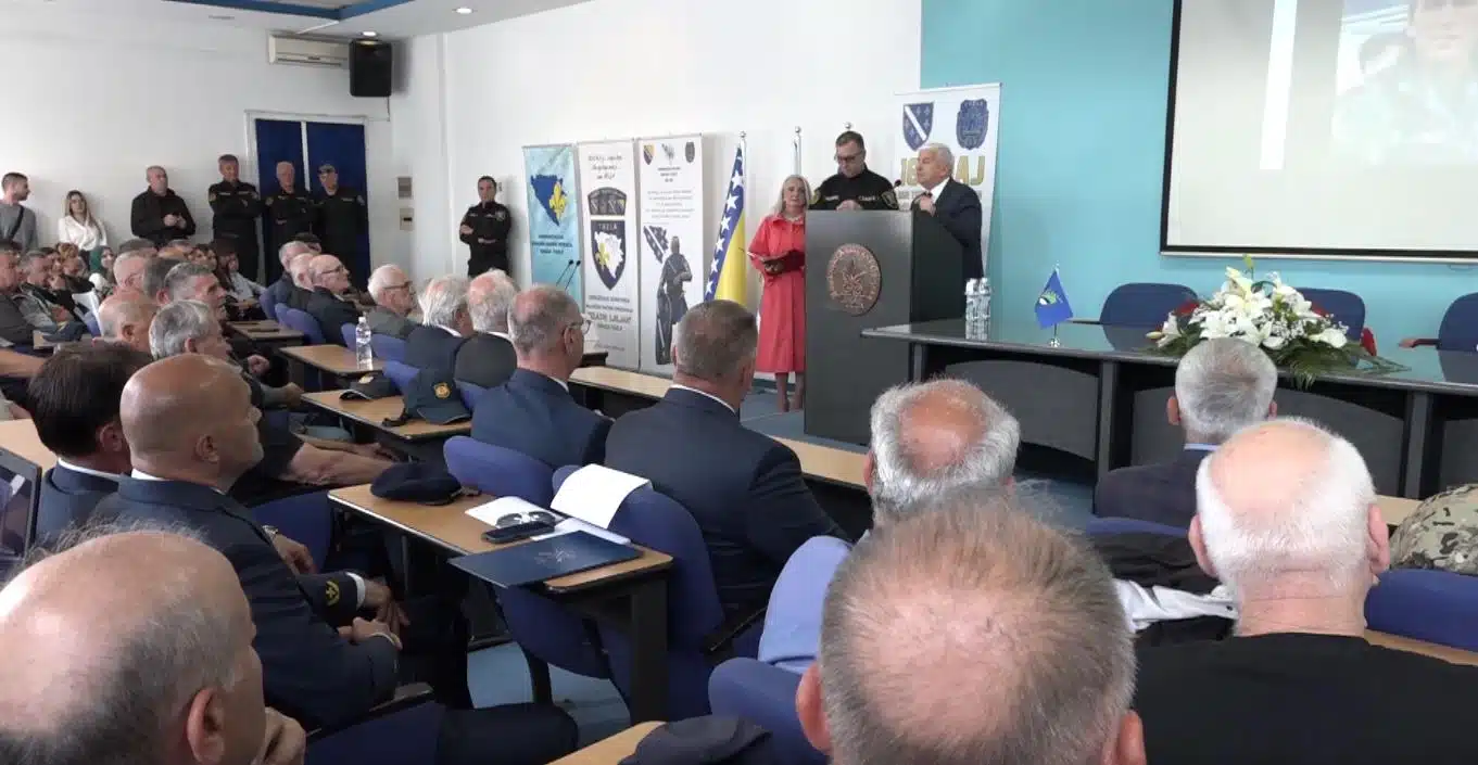 Dan tuzlanskih jedinica: Branioce pamtimo po časti, ne po zločinima (VIDEO)