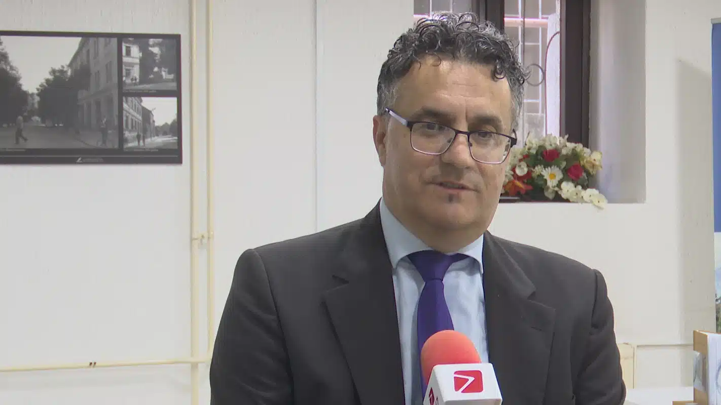 Promovisana knjiga “Voljenom zemljom” Alosmana Husejnovića