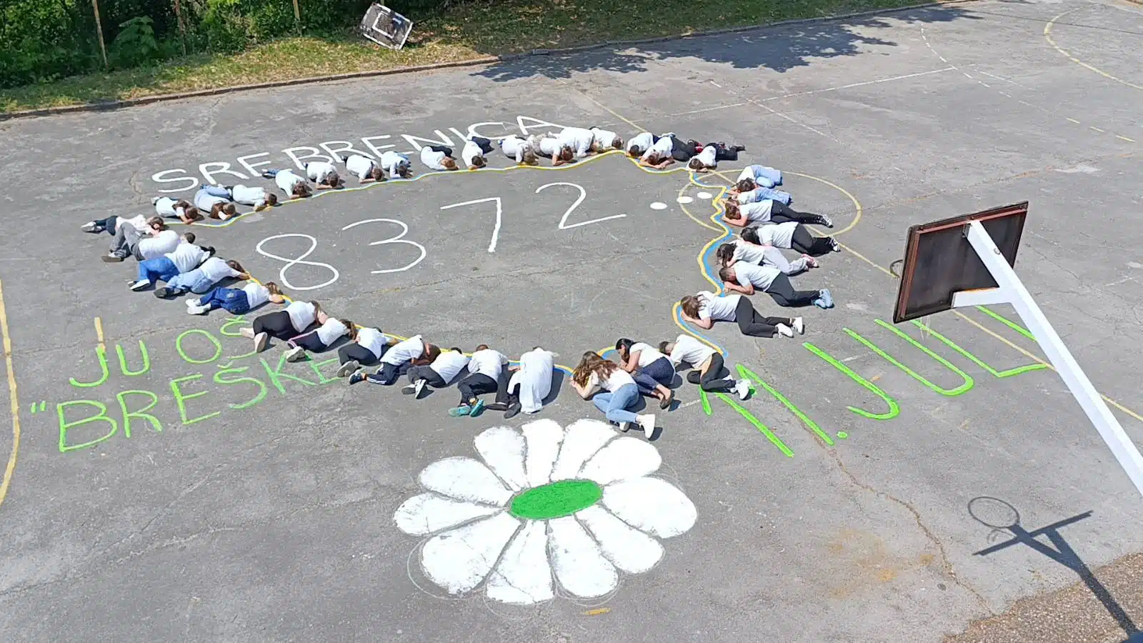 OŠ “Breške”: Učenici pripremili prigodan program u znak sjećanja na žrtve Srebrenice