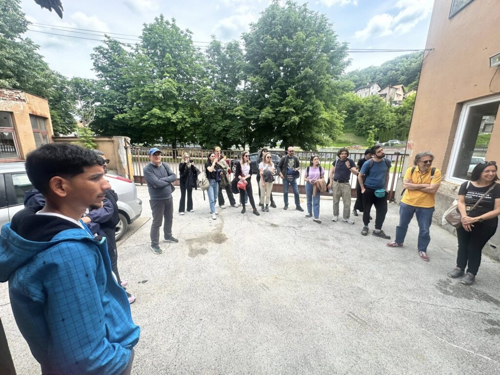 Italijanska grupa u posjeti Tuzli: Sjećanje, solidarnost i bosansko gostoprimstvo Italijanska grupa u posjeti Tuzli: Sjećanje, solidarnost i bosansko gostoprimstvo