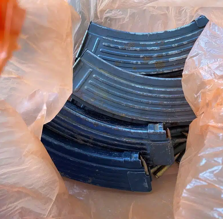 (FOTO) Policija TK izvršila pretrese na više lokacija: pronađeno oružje i droga