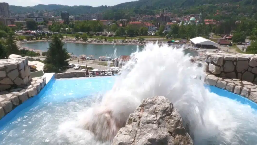 Slana jezera u Tuzli hit ljeta, posjetioci oduševljeni (VIDEO)