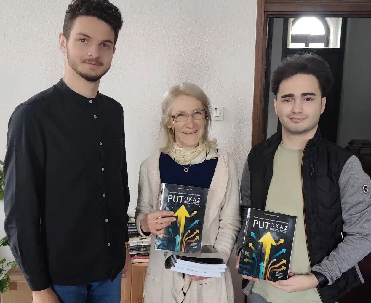 Avdičević i Pirić uručili donaciju priručnika Narodnoj biblioteci „Derviš Sušić“ u Tuzli