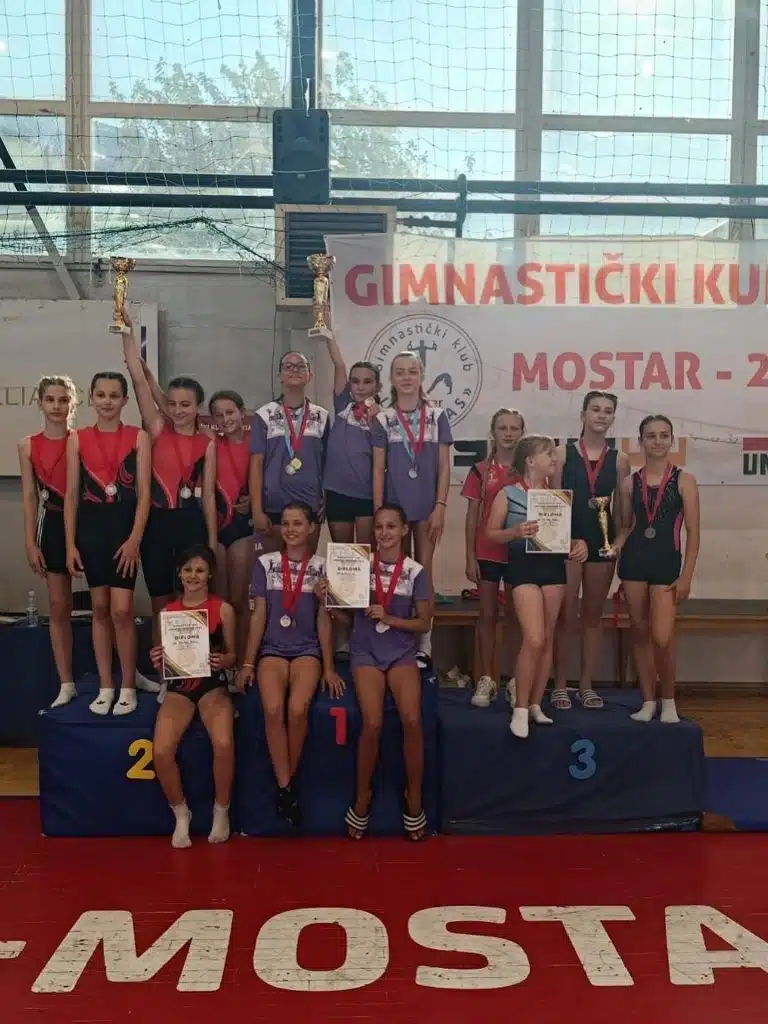 Sjajan nastup GK Salto Tuzla na gimnastičkom takmičenju u Mostaru – brojne medalje i odlični ekipni rezultati (FOTO)