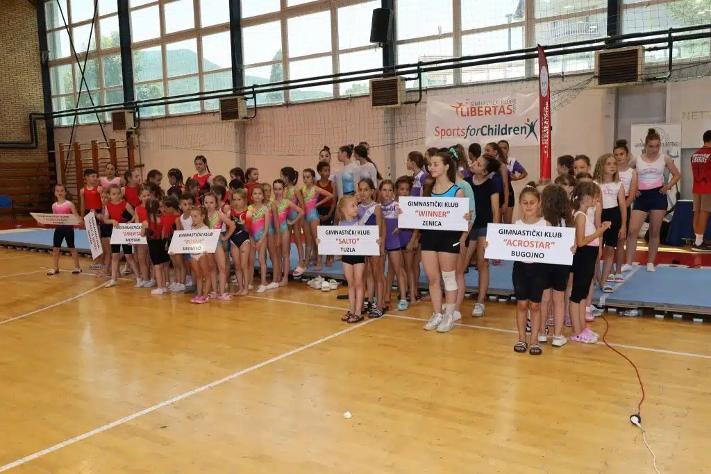 Sjajan nastup GK Salto Tuzla na gimnastičkom takmičenju u Mostaru – brojne medalje i odlični ekipni rezultati (FOTO)