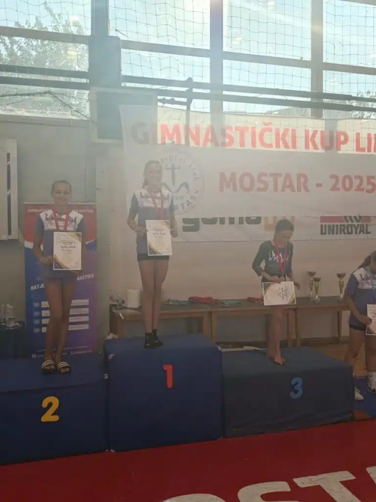 Sjajan nastup GK Salto Tuzla na gimnastičkom takmičenju u Mostaru – brojne medalje i odlični ekipni rezultati (FOTO) Sjajan nastup GK Salto Tuzla na gimnastičkom takmičenju u Mostaru – brojne medalje i odlični ekipni rezultati (FOTO)