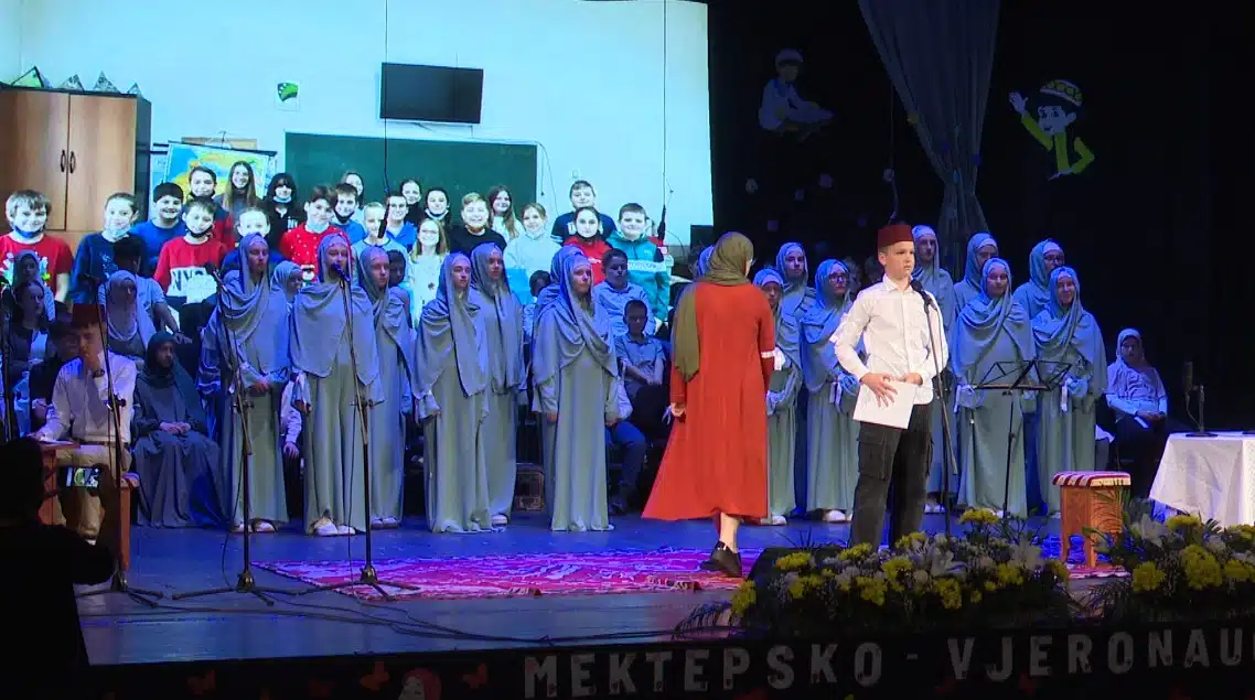 Završena mektepska godina: Nagrađeni najuspješniji polaznici i vjeroučitelji (VIDEO)