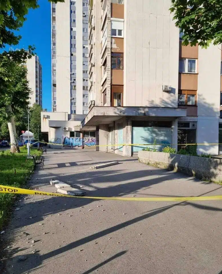 Strava u Tuzli, obrušio se dio zgrade (FOTO) Strava u Tuzli, obrušio se dio zgrade (FOTO)