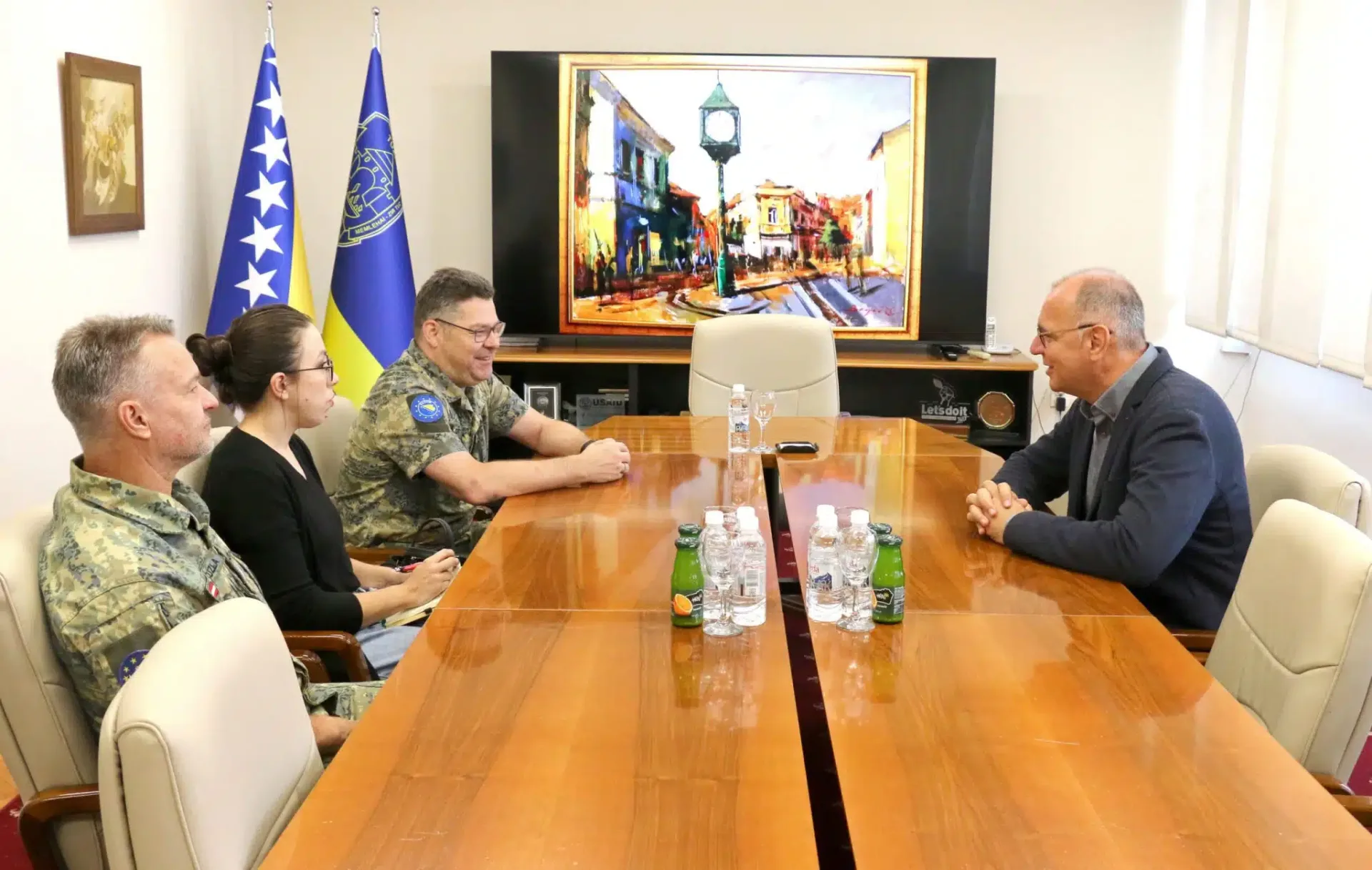 Gradonačelnik Lugavić održao sastanak s predstavnicima EUFOR-a, Michaelom Pontaschom i Jürgenom Haidom