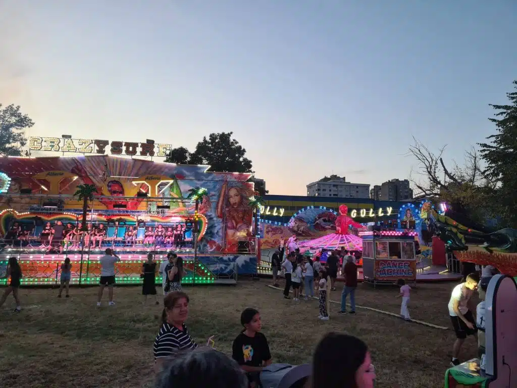 Luna Park Europa već danima privlači brojne posjetitelje u Tuzli – provedite nezaboravno veče uz zabavu za sve generacije! (FOTO) Luna Park Europa već danima privlači brojne posjetitelje u Tuzli – provedite nezaboravno veče uz zabavu za sve generacije! (FOTO)