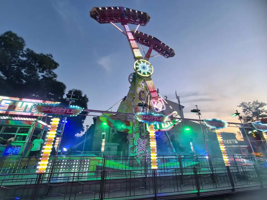 Luna Park Europa već danima privlači brojne posjetitelje u Tuzli – provedite nezaboravno veče uz zabavu za sve generacije! (FOTO) Luna Park Europa već danima privlači brojne posjetitelje u Tuzli – provedite nezaboravno veče uz zabavu za sve generacije! (FOTO)