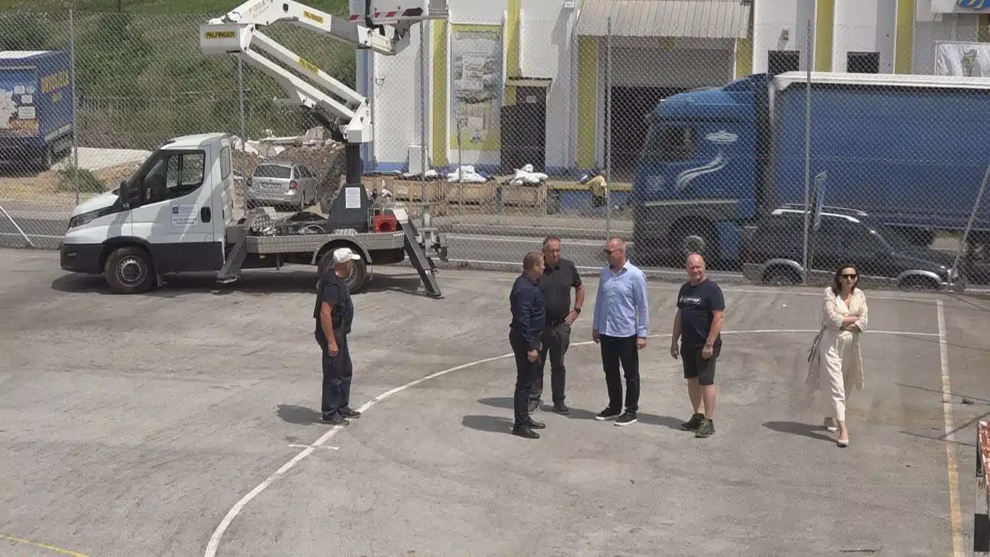 Gradonačelnik Tuzle obišao radove u MZ Ljubače: Uređenje terena i radovi na prostorijama mjesne zajednice (VIDEO)