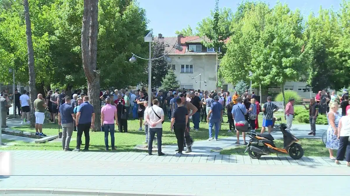 Više od stotinu mještana Lukavca protestovalo zbog nasilja i nesigurnosti u selu
