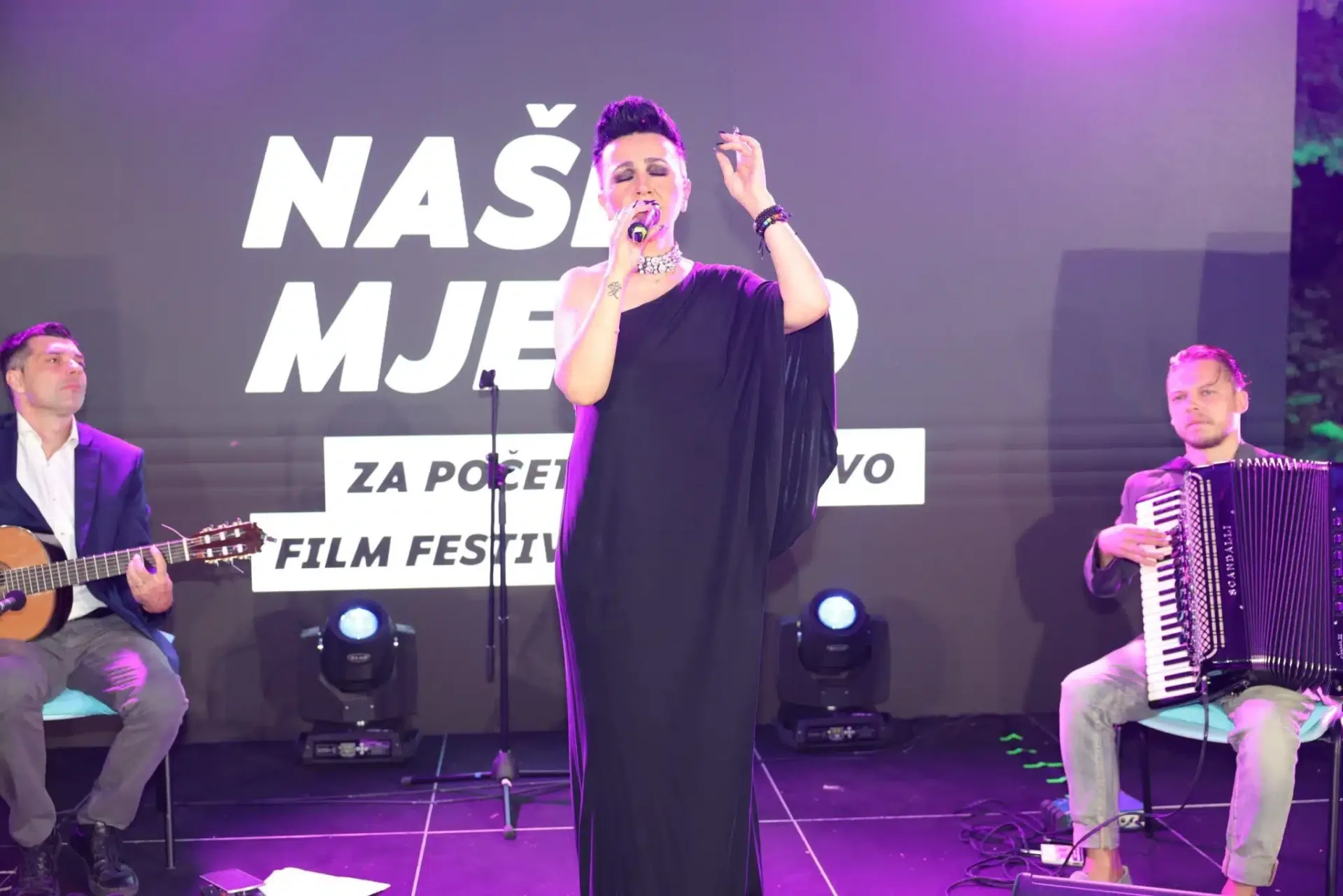 Spektakularan koncert Amire Medunjanin: Kako je Bingo Group Festivalski trg pretvorio u Naše mjesto