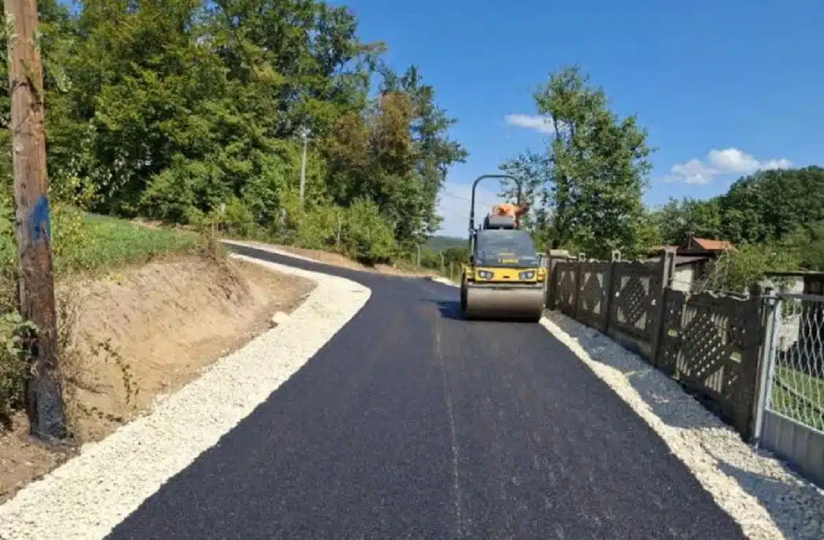 U toku završni radovi na sanaciji puta u naselju Tokići