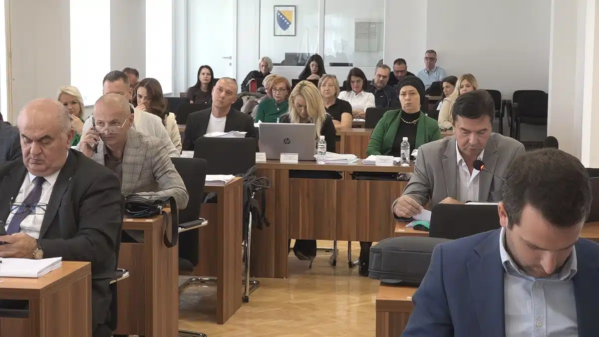 Gradsko vijeće Tuzla usvojilo Odluku o sufinansiranju popravki na zajedničkim dijelovima zgrada (VIDEO)