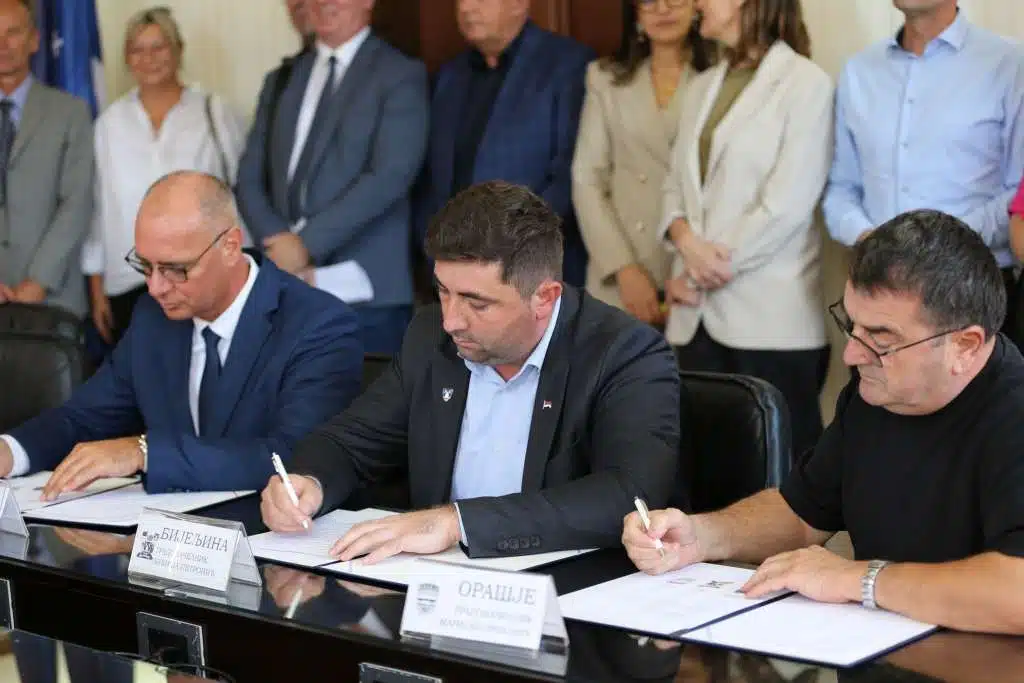 Gradonačelnici Bijeljine, Tuzle i Orašja potpisali sporazum o suradnji