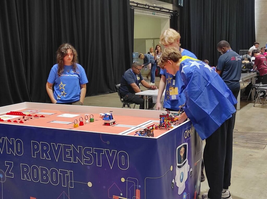 Timovi tuzlanske STEAM akademije srebrni na World Robot Olympiad u Ljubljani Timovi tuzlanske STEAM akademije srebrni na World Robot Olympiad u Ljubljani
