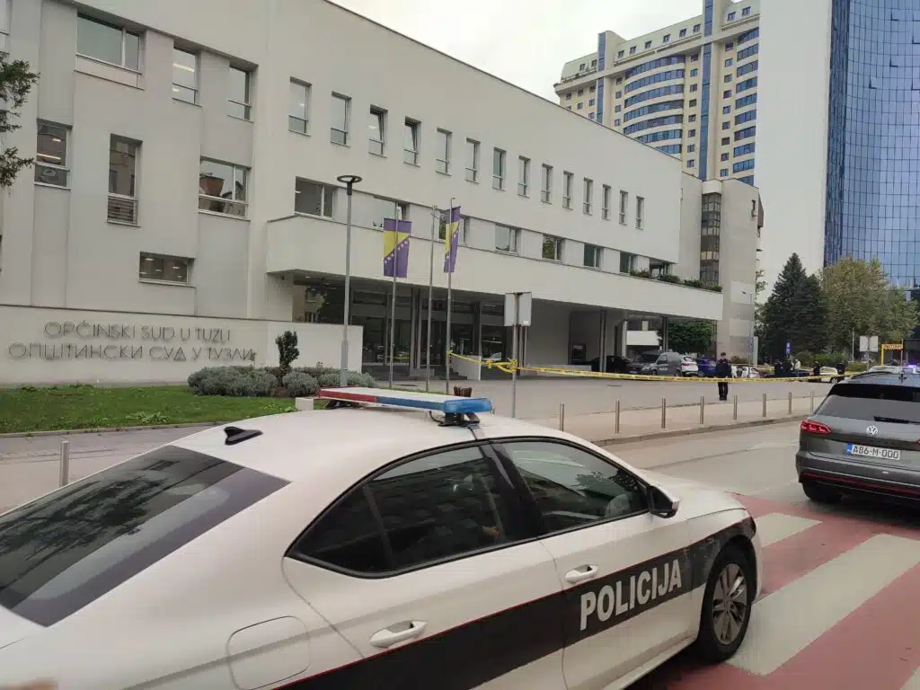 Dojava o postavljenoj eksplozivnoj napravi u zgradi Općinskog suda Tuzla