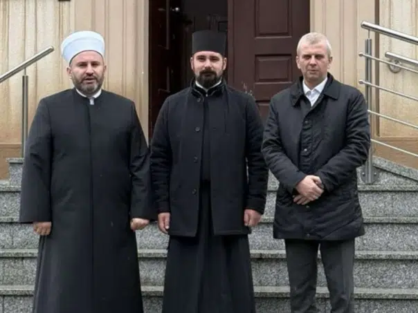 Tuzlanski imami posjetili sveštenika Nikolu Čeketića i osudili prijetnje upućene Srpskoj pravoslavnoj crkvi