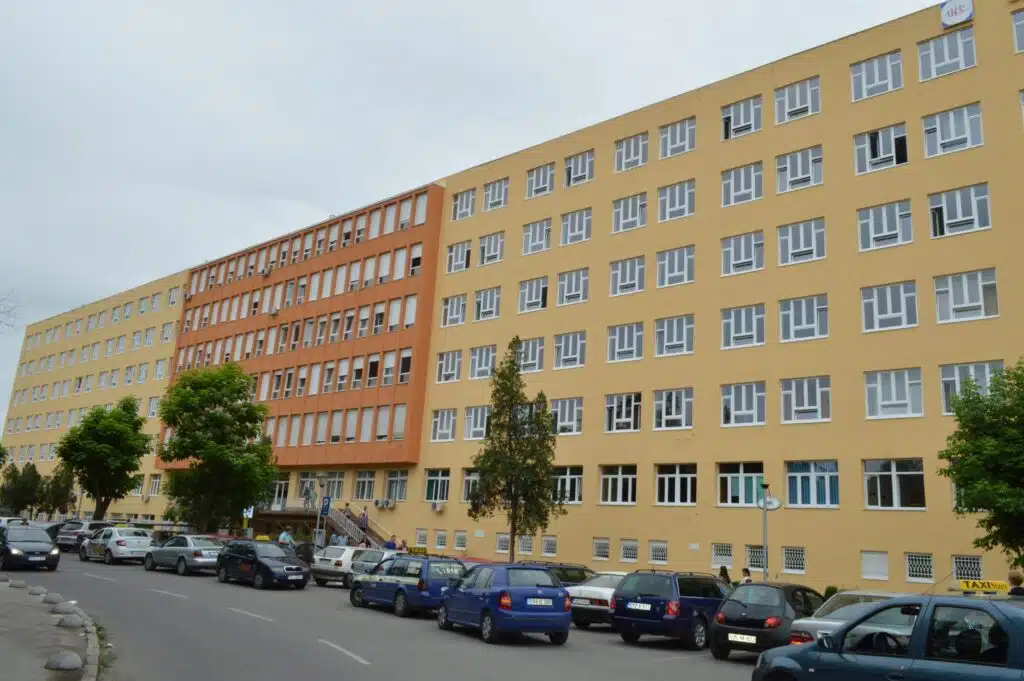 UKC Tuzla zapošljava 80 radnika: Raspisan oglas za stalni radni odnos