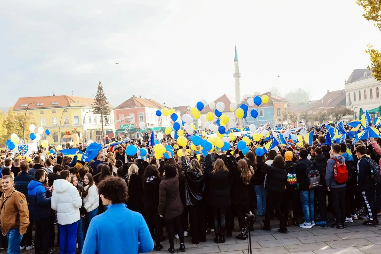 Sutra 47.000 učenika prolazi ulicama Tuzlanskog kantona u povodu Dana državnosti BiH