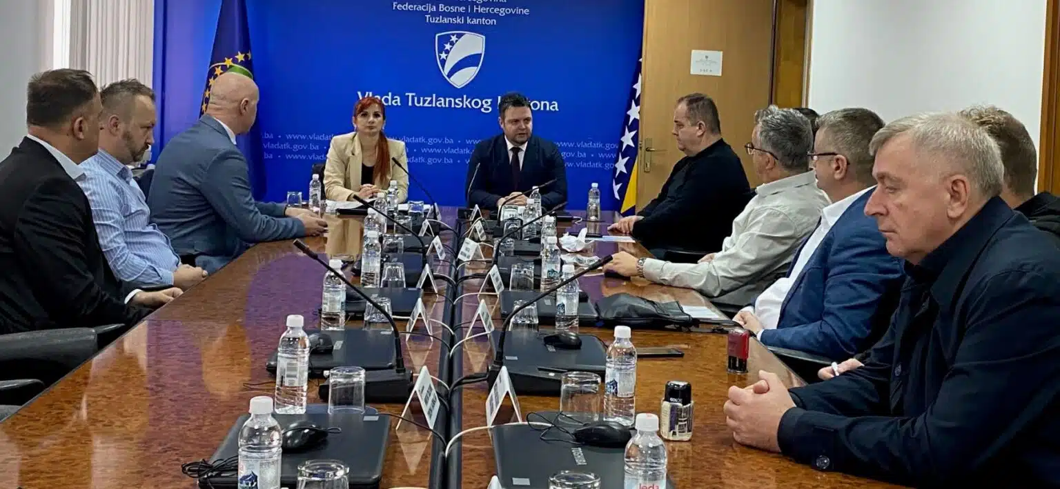 TK ulaže više od 700.000 KM u sportsku infrastrukturu: Potpisano 12 ugovora za projekte širom kantona