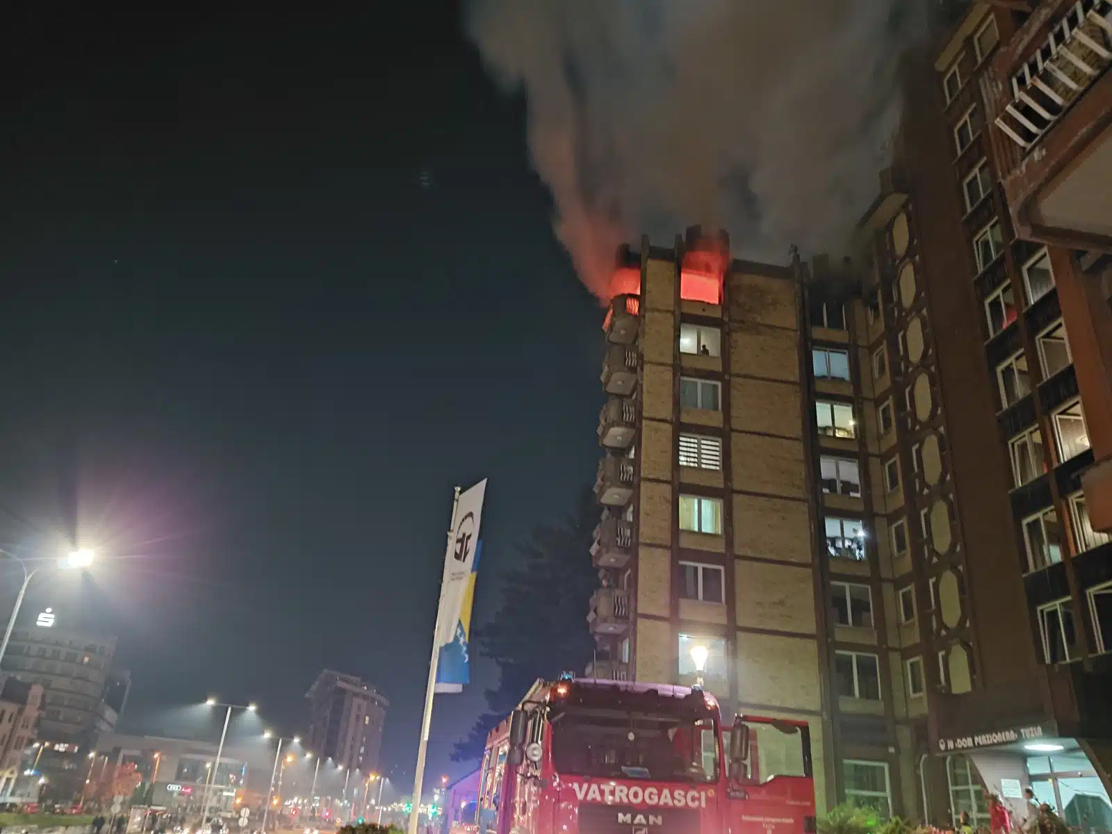 U požaru u Domu penzionera u Tuzli stradalo 11 osoba, 30 hospitalizovanih