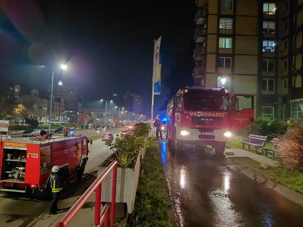 U požaru u Domu penzionera u Tuzli poginulo devet osoba, većinom nepokretni štićenici
