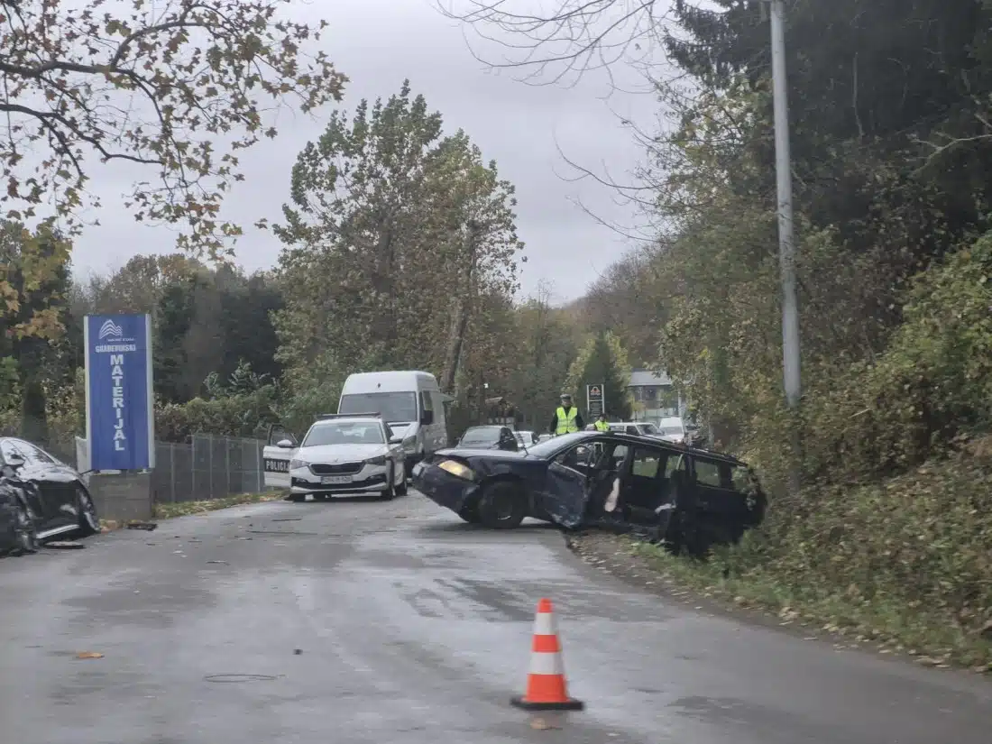 Saobraćajna nesreća u Tuzli: dvije osobe povrijeđene